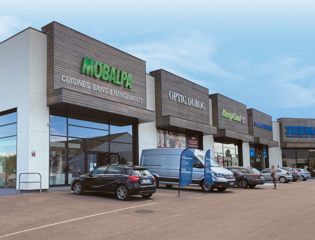 GNC Holding - Réalisation de cellules commerciales à Saint-Clément / Sens - Mobalpa